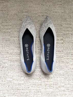 Like new Rothy’s Pearl Metallic Point size 9